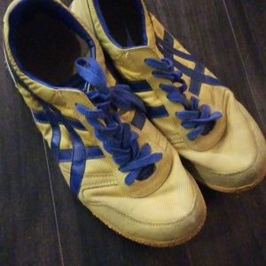 Tigers used size 9blue and yellow tigers size 9 us